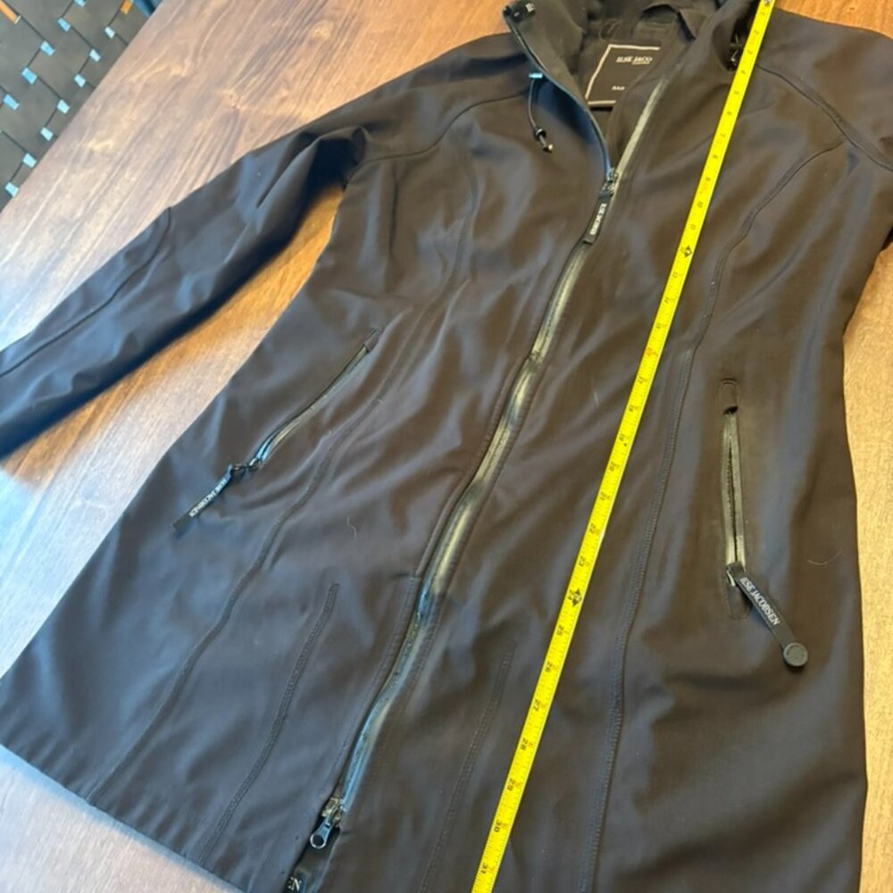 ILSE JACOSEN RAINCOAT...WOMEN..SIZE 40..EUC